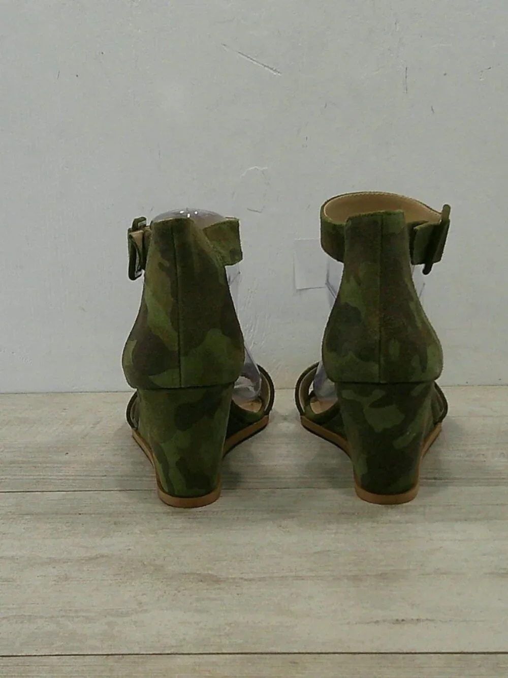 Sexy Seychelles Cloud Nine Army Green Camo Suede Wedge Sandal Size 9